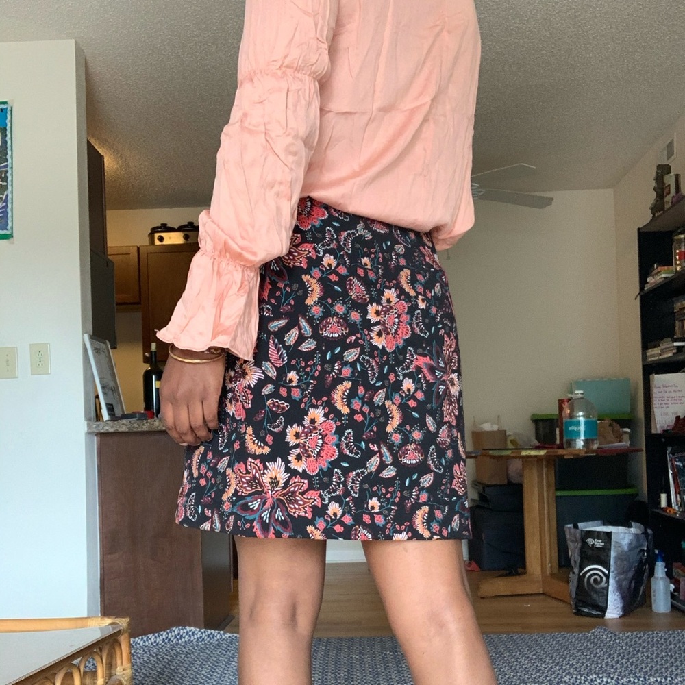 ❌SOLD❌ Loft Floral Print Skirt Sz 10 - Picture 4 of 8